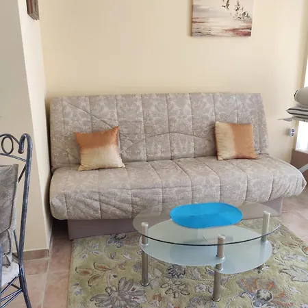 на море с собственным бассейном и подземным гаражом *