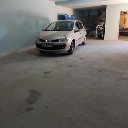 на море с собственным бассейном и подземным гаражом *