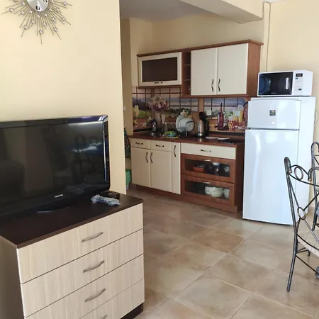 на море с собственным бассейном и подземным гаражом *