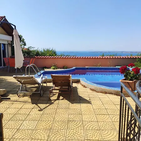 на море с собственным бассейном и подземным гаражом Sveti Vlas