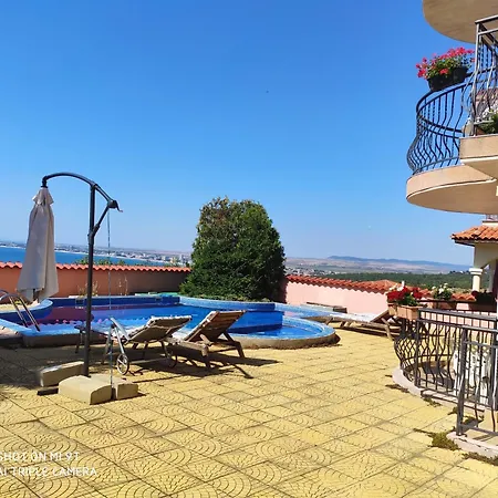 на море с собственным бассейном и подземным гаражом Sveti Vlas