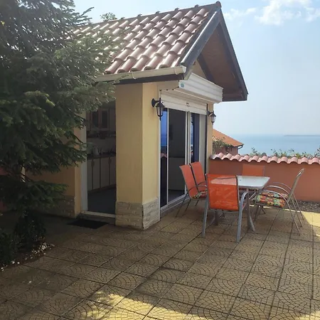 на море с собственным бассейном и подземным гаражом Apartment Sveti Vlas