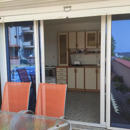 на море с собственным бассейном и подземным гаражом Apartment Sveti Vlas