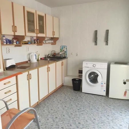 на море с собственным бассейном и подземным гаражом