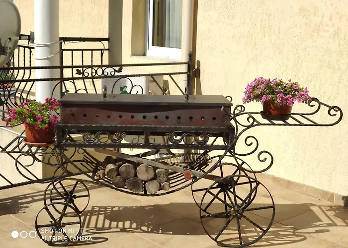 на море с собственным бассейном и подземным гаражом Daire *