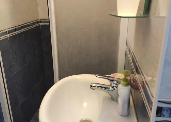 на море с собственным бассейном и подземным гаражом Daire