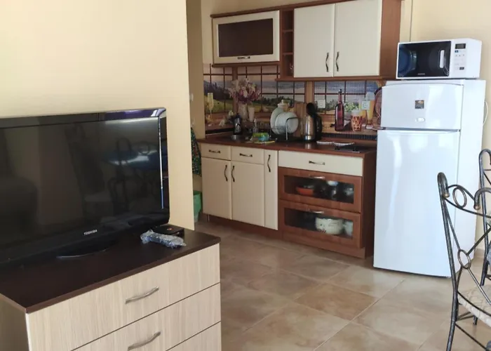 на море с собственным бассейном и подземным гаражом *