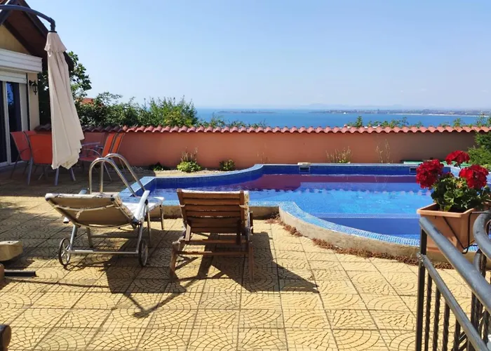 на море с собственным бассейном и подземным гаражом Sveti Vlas