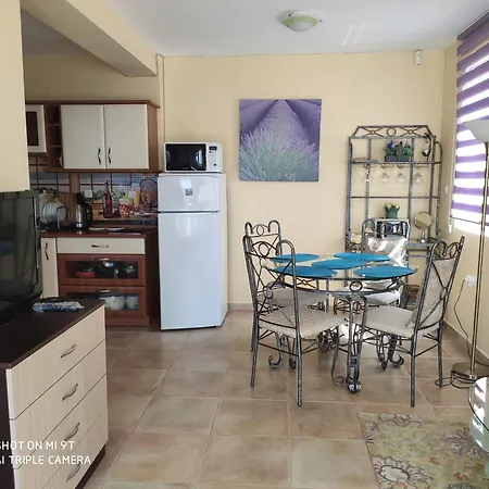 アパート на море с собственным бассейном и подземным гаражом スヴェティ・ヴラス