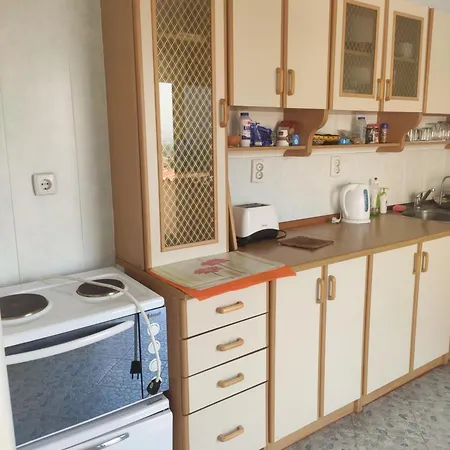 на море с собственным бассейном и подземным гаражом アパート *