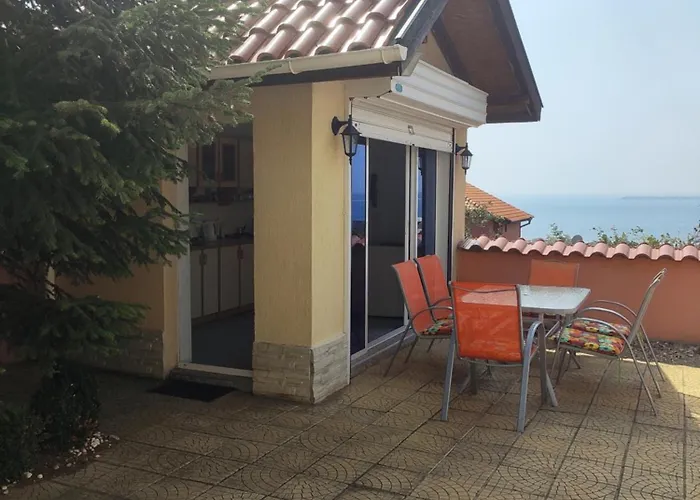 на море с собственным бассейном и подземным гаражом Lägenhet Sveti Vlas