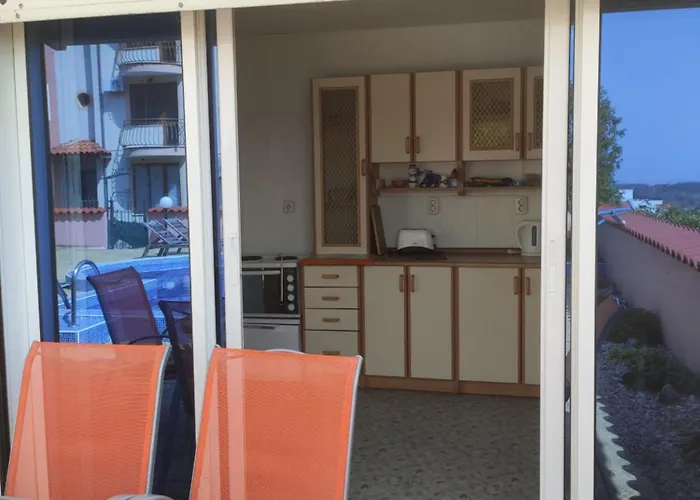 на море с собственным бассейном и подземным гаражом Lägenhet Sveti Vlas